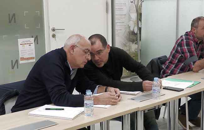 Andoni García y Alberto Llona, representantes de EHNE Bizkaia en la reunión con el Gobierno Vasco