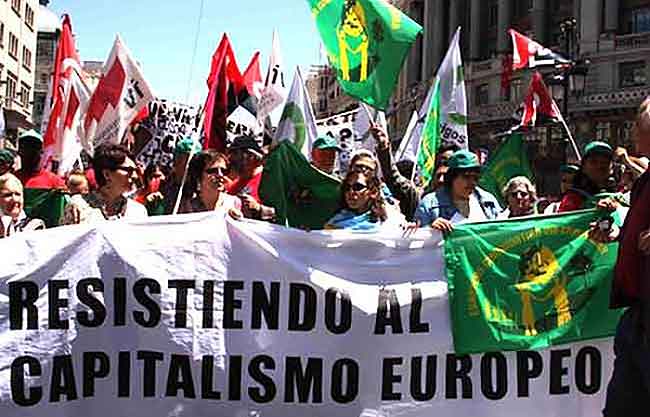 PAC pancarta - Resistiendo al capitalismo europeo