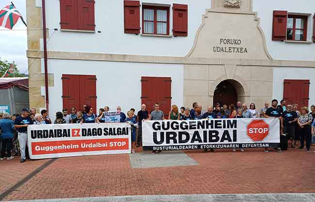 Urdaibai ez dago salgai - Guggenheim Urdaibai stop